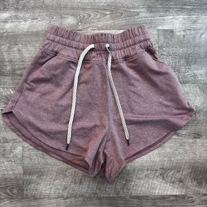 Vuori Halo Performance 2.0 Shorts Nutmeg Heather Womens Sz. XS